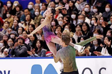 ペアフリー 演技する長岡柚奈(上)、森口澄士組=東和薬品ラクタブドーム