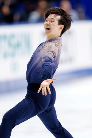 男子フリー 演技する鍵山優真=東和薬品ラクタブドーム