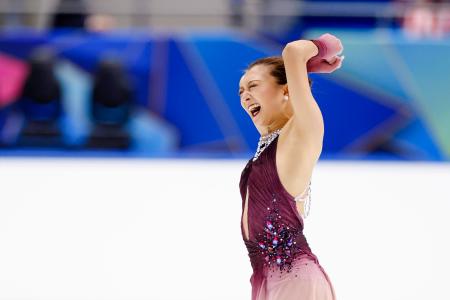 女子フリーの演技を終え、ガッツポーズする坂本花織＝東和薬品ラクタブドーム