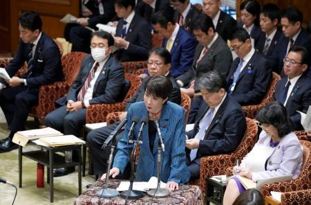 衆院予算委で答弁する高市首相＝１１日午後