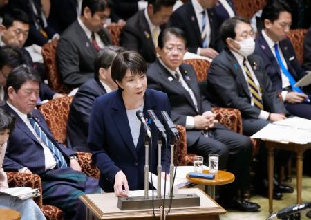 参院予算委で答弁する高市首相＝１４日午前