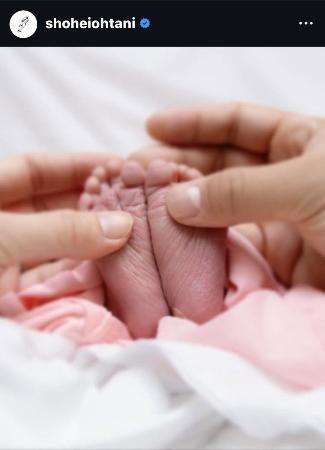 第１子となる女児が誕生したことを発表した米大リーグ、ドジャースの大谷翔平選手のインスタグラム