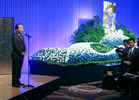 石川知裕元衆院議員をしのぶ会であいさつする、立憲民主党の野田代表＝１４日午後、東京都港区