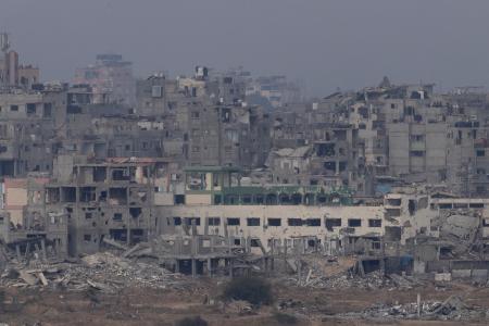 ガザの街並み=10月29日、イスラエル側から撮影(ゲッティ=共同)