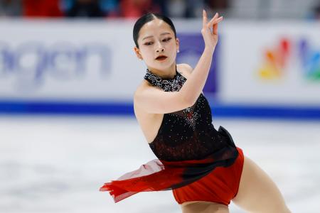 女子SP 演技する渡辺倫果=レークプラシッド(共同)