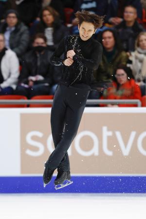 男子フリー 演技する友野一希=レークプラシッド(共同)