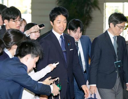 首相官邸に入る日本維新の会の藤田共同代表＝１７日午前