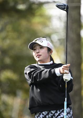 最終調整する佐久間朱莉＝エリエールＧＣ松山