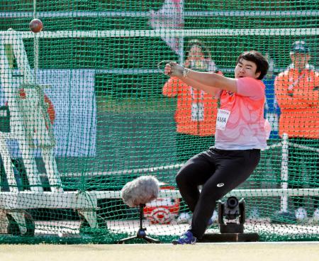 　男子ハンマー投げ決勝　投てきする遠山莉生＝２０日、大井ふ頭中央海浜公園陸上競技場