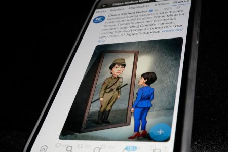 中国国営通信新華社がＸ（旧ツイッター）に投稿した、軍服姿の高市首相とみられる風刺画＝２０日、北京（共同）