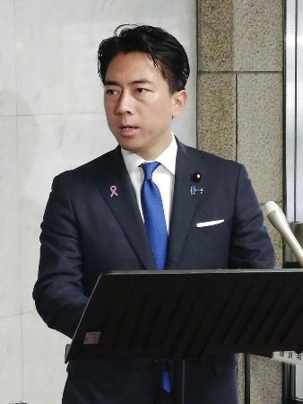 小泉防衛相＝１８日、国会