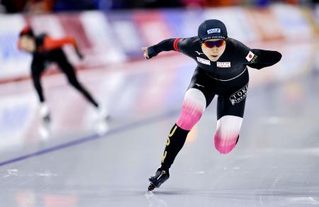 女子１０００メートル　滑走する高木美帆＝カルガリー（共同）