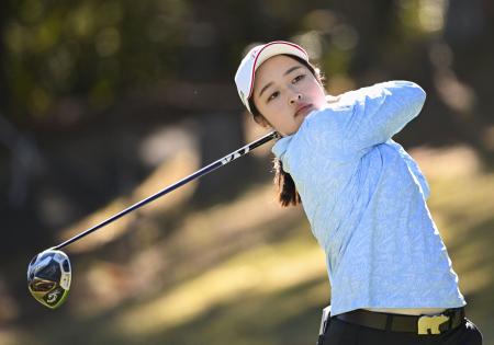 第３日、通算１１アンダーで首位に立った呉佳晏＝エリエールＧＣ松山