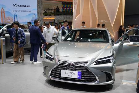 広州国際モーターショーのレクサスの展示＝２２日、中国広東省広州市（共同）