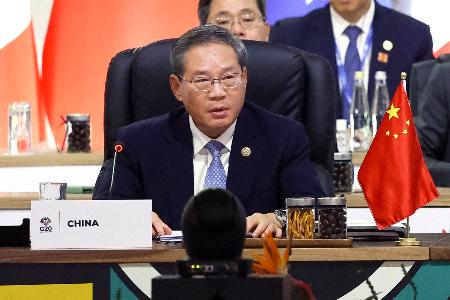 南アフリカのヨハネスブルクで開幕したＧ２０サミットに出席した中国の李強首相＝２２日（ロイター＝共同）