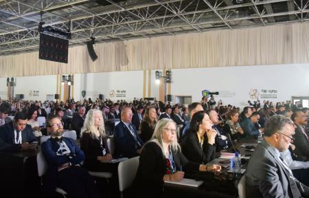 ワシントン条約の締約国会議の参加者ら=24日、ウズベキスタン・サマルカンド(共同)