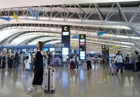 関西空港の国際線出発ロビー＝２０２４年９月