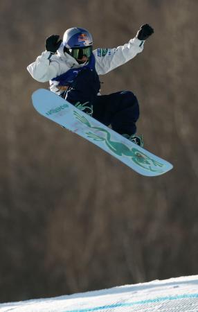 スノーボードW杯のビッグエア開幕戦で女子を制した深田茉莉=張家口(ゲッティ=共同)