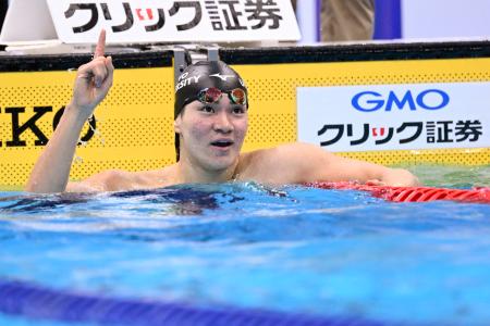 男子２００メートル個人メドレーで、１分５５秒６０をマークし優勝した松下知之＝東京アクアティクスセンター