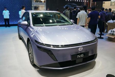 日産自動車の新型プラグインハイブリッド車「Ｎ６」＝１１月、中国広東省広州市（共同）