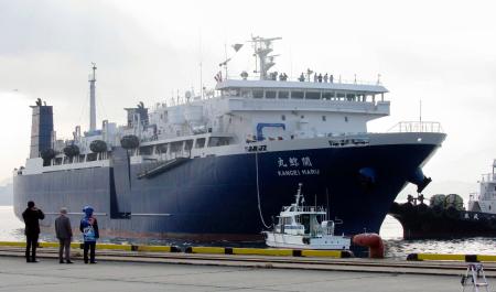 今年の操業を終え、下関港に帰港した「関鯨丸」＝２日午前、山口県下関市