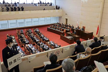 開会した新潟県議会定例会＝２日午後