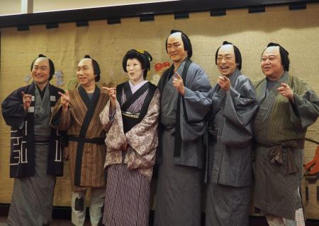 取材会に登場した(左から)沢村精四郎、梶原善、寺島しのぶ、中村獅童、市川中車、市川猿弥=東京都中央区