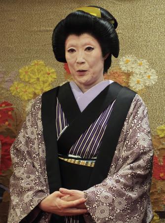 歌舞伎座出演の意気込みを語る寺島しのぶ=東京都中央区