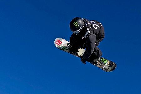 決勝進出を決めた、スノーボード男子ハーフパイプの平野歩夢＝張家口・密苑（共同）