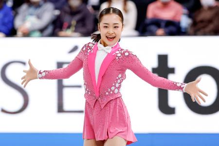 　ジュニア女子ＳＰ　演技する島田麻央＝ＩＧアリーナ