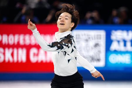 　男子ＳＰ　演技する鍵山優真＝ＩＧアリーナ