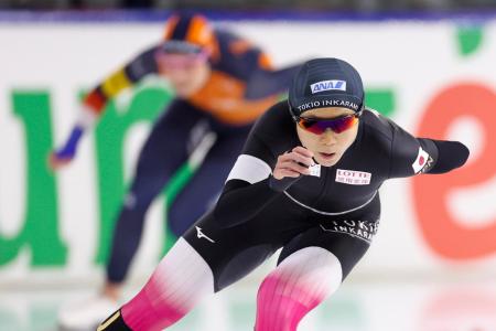 女子１５００メートル　滑走する高木美帆＝ヘーレンフェイン（共同）