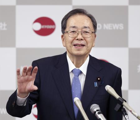 共同通信加盟社論説研究会で講演する公明党の斉藤代表＝９日午後、東京・東新橋