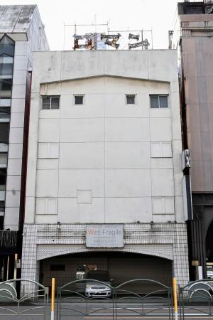 売春場所として元警察官が提供したとみられる建物=10日午前、岐阜市