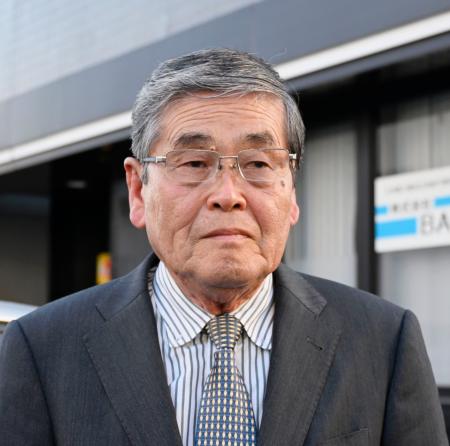 判決後、取材に応じる宮崎県串間市の福添忠義元副市長=10日午後、宮崎市