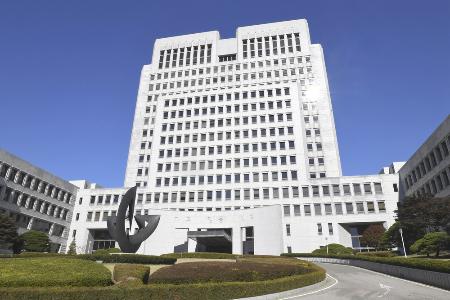 ソウルにある韓国最高裁=2018年