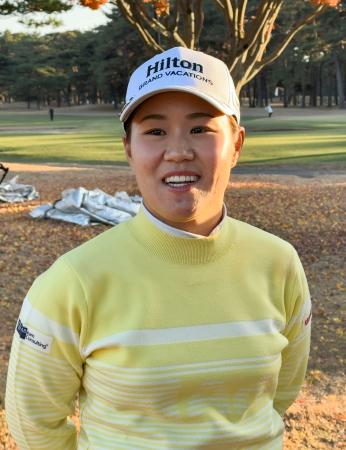 取材に応じる女子ゴルフの畑岡奈紗＝１１日、茨城ＧＣ