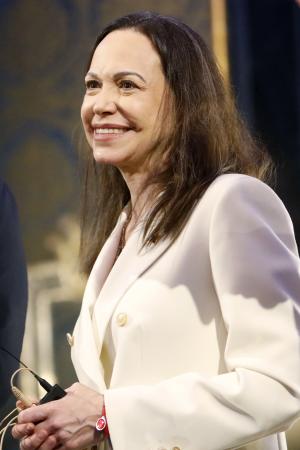 １１日、ノルウェー・オスロで記者会見するマリア・コリナ・マチャド氏（共同）