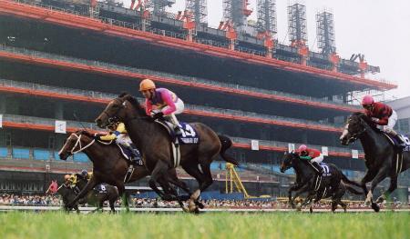 ２００４年の安田記念を制したツルマルボーイ（１４）＝東京競馬場