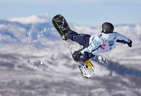 男子ビッグエア予選１回目　ジャンプする宮村結斗＝スティームボートスプリングズ（共同）