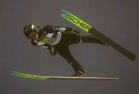 4位に入った二階堂蓮の飛躍=クリンゲンタール(ロイター=共同)