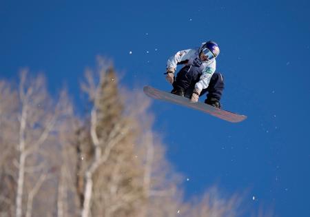 男子ビッグエア決勝　ジャンプする荻原大翔＝スティームボートスプリングズ（共同）