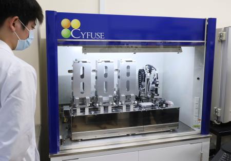 再生医療ベンチャー「サイフューズ」のバイオ３Ｄプリンター＝１５日午後、京都市左京区