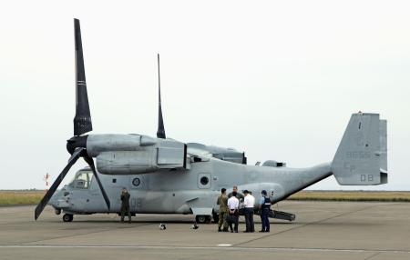 鹿児島県の奄美空港に着陸した米海兵隊のＭＶ２２オスプレイ＝２０２４年１１月