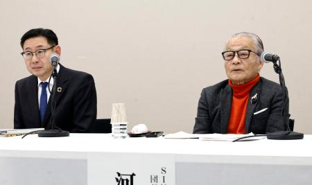 記者会見するスルガ銀行の加藤広亮社長（左）と河合弘之弁護士＝１５日午後、東京都中央区