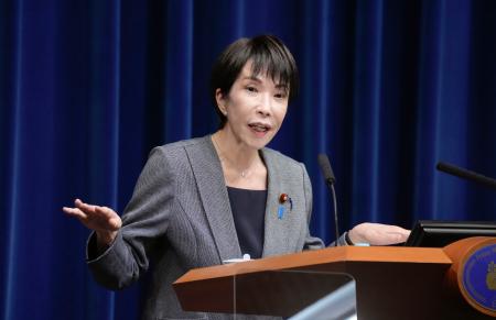 臨時国会が閉幕し、記者会見する高市首相=17日午後、首相官邸