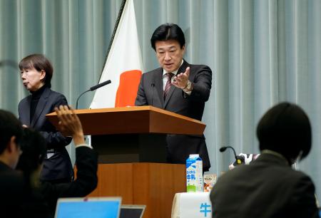 記者会見する木原官房長官＝１９日午前、首相官邸