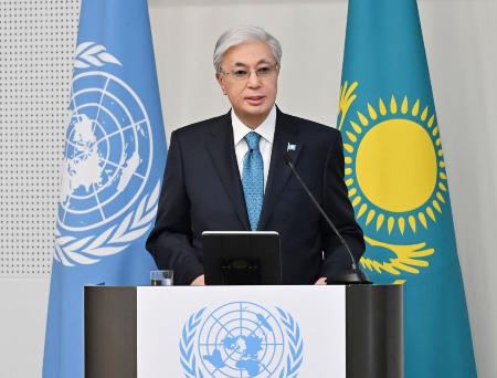 １９日、東京都渋谷区の国連大学で講演するカザフスタンのトカエフ大統領（カザフスタン大統領府提供）