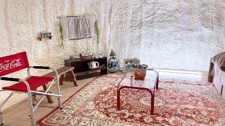 インスタントハウスの内部。自分の家のように室内を整えることができる(北川啓介教授提供)