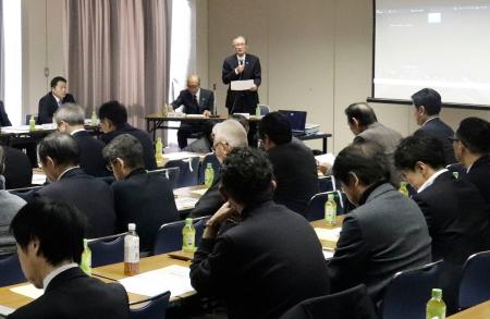 　養殖カキ大量死を受け、開かれた意見交換会＝２１日午後、広島市中区
